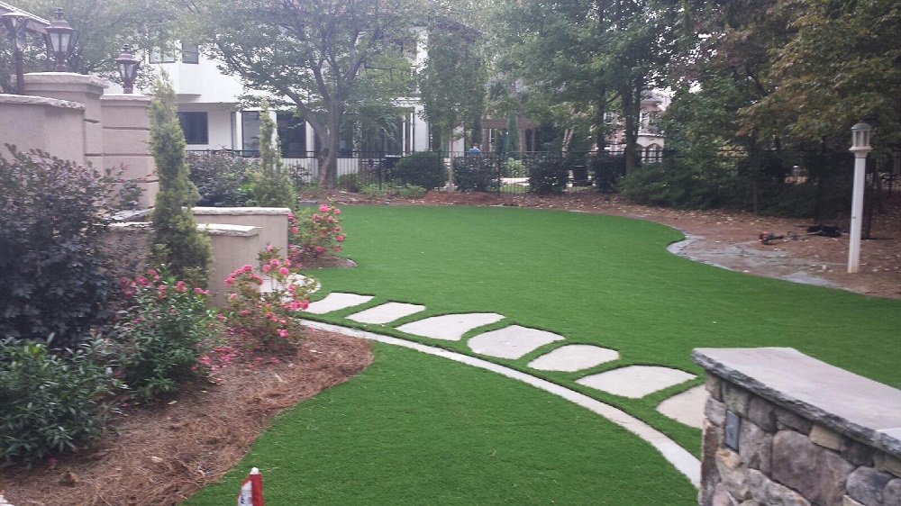 NC Synthetic Lawna nd putting green install